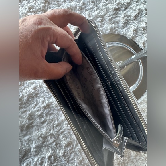 Michael Kors studded jet set zip around wallet - Picture 5 of 5